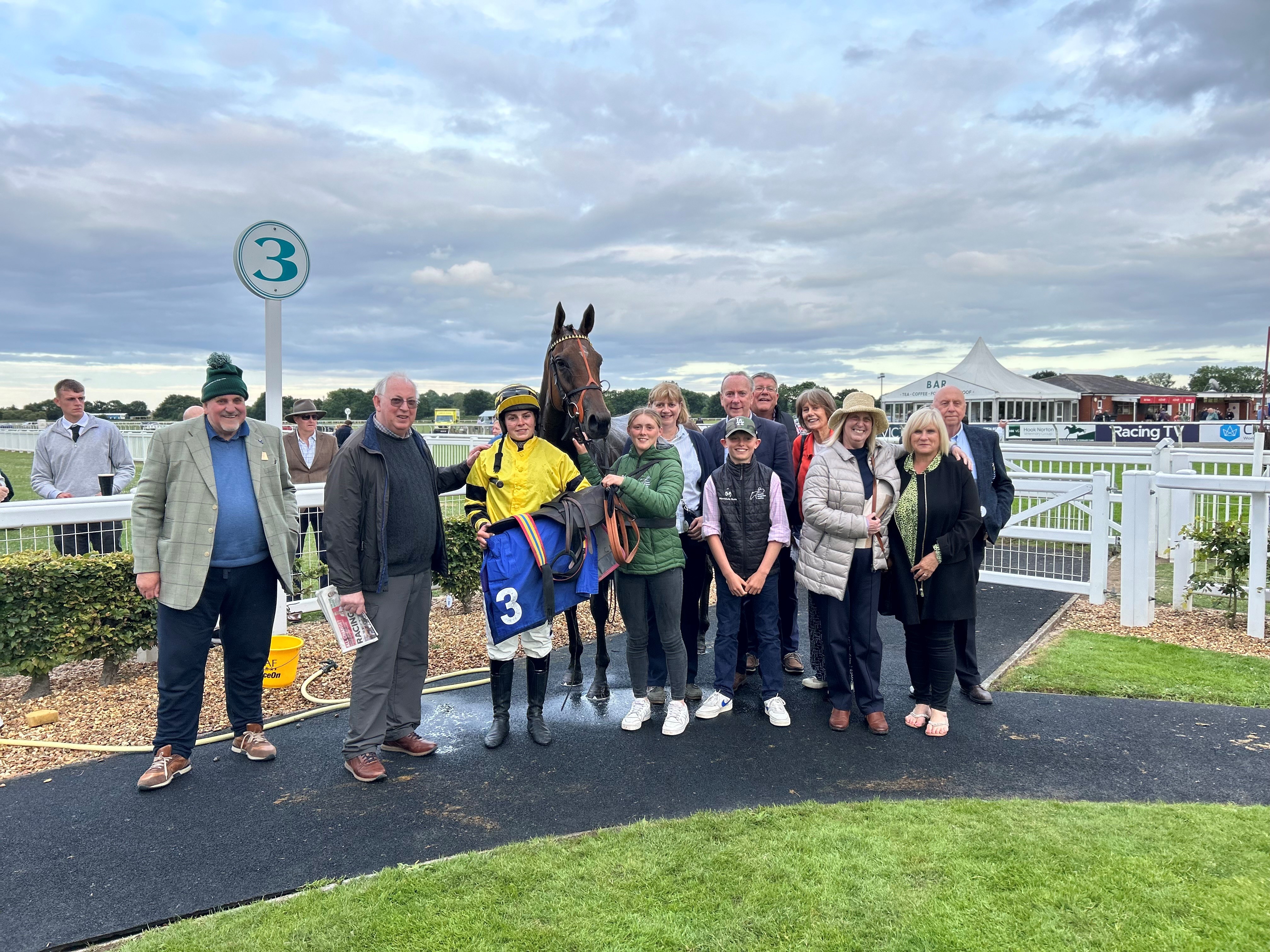 Soldat Forte with his owners after finishing 3rd.